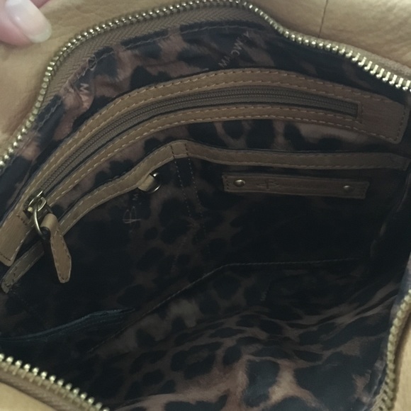 B Makowsky leather crossbody bag - Picture 4 of 5